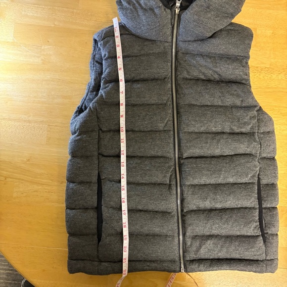 Gap Womens XS Grey Quilted Hood Vest Wool Shell Down Fill Super Warm Cozy Winter - Picture 7 of 8